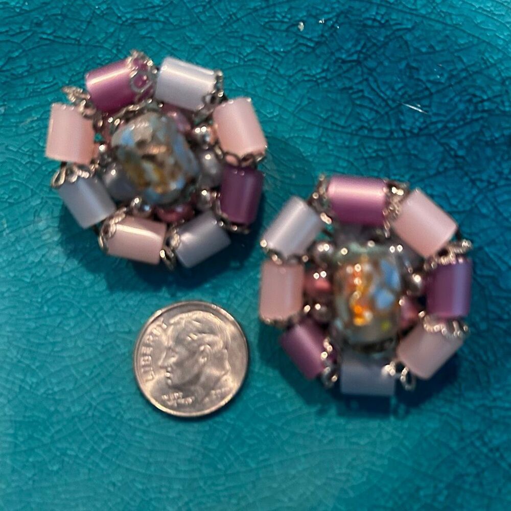 Vtg Triple Strand Necklace 16" & 1.5" Clip-on Earrings Set Multicolor Glass Bead - Picture 5 of 10